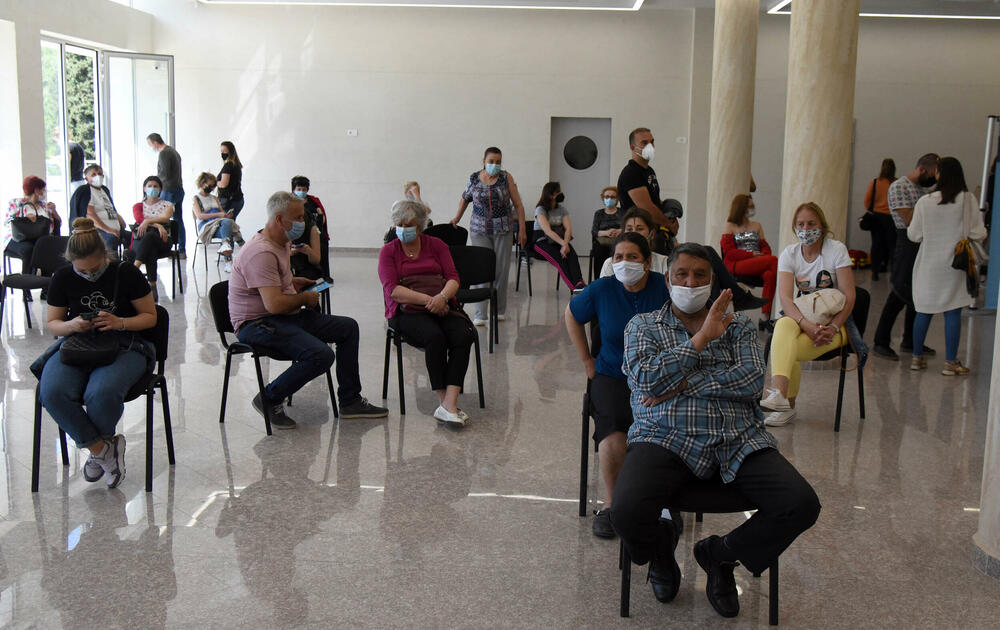 <p>Tokom prva četiri dana od početka masovne vakcinacije date su 37.172 doze vakcina</p>