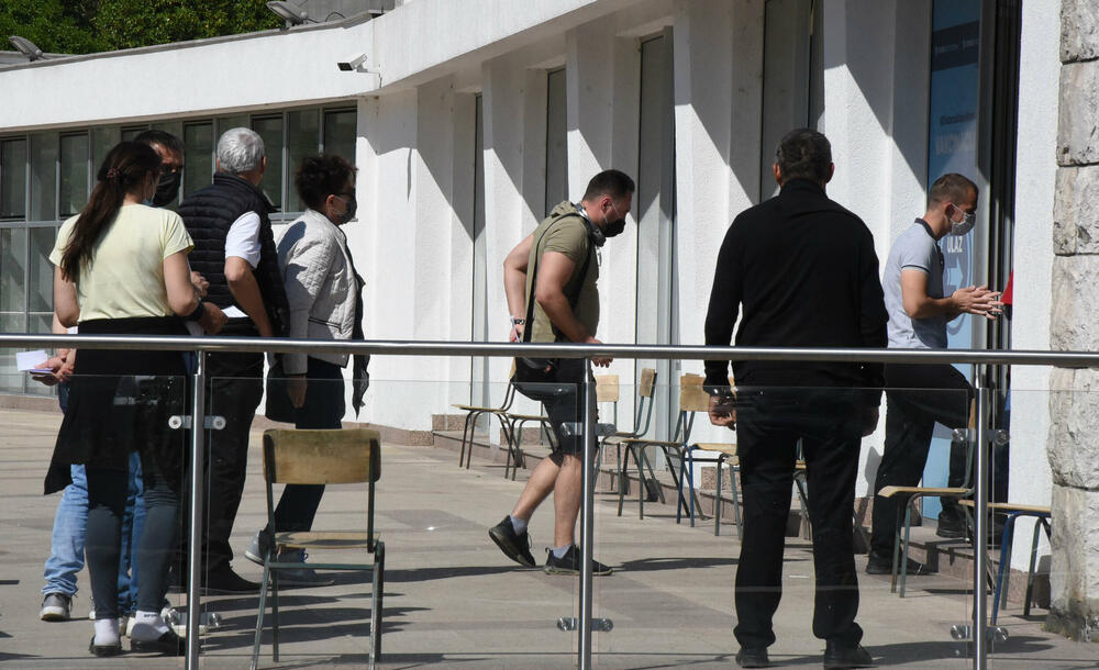 <p>Tokom prva četiri dana od početka masovne vakcinacije date su 37.172 doze vakcina</p>