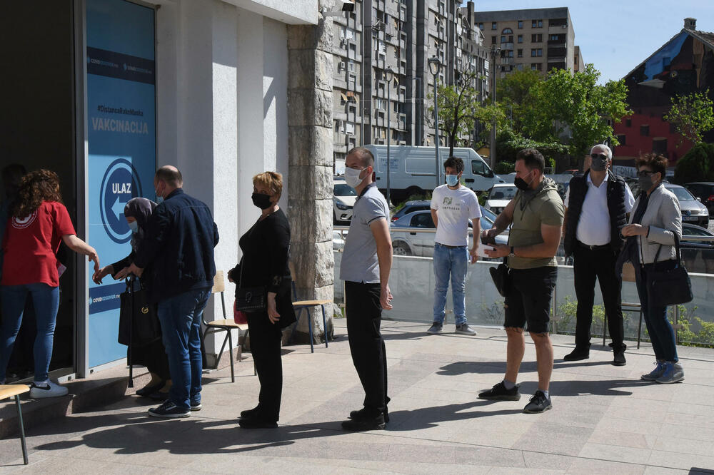 Vakcinalni punkt postaje Dnevni kovid centar, Foto: Luka Zeković