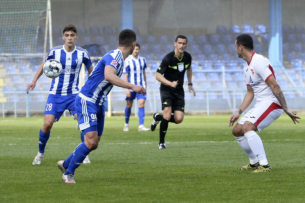 Aleksa Ćetković sa loptom, Foto: FK Budućnost