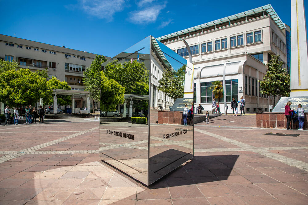 Instalacija na Trgu nezavisnosti, Foto: PR Centar