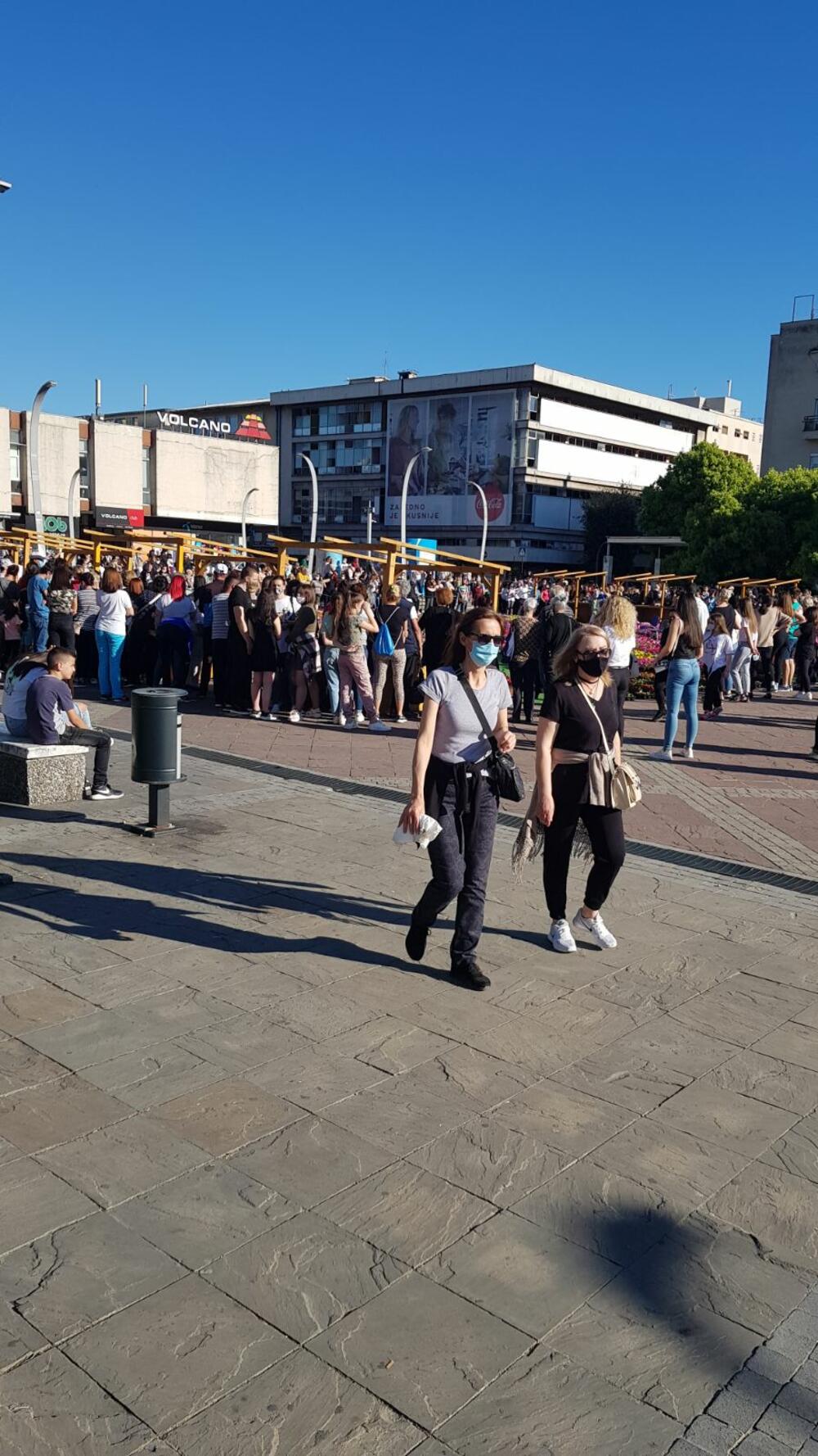 <p>Predstavnici Glavnog grada više puta su pozivali okupljene da se pridržavaju epidemioloških mjera - drže distancu i pravilno nose masku, ali su njihovi apeli ignorisani</p>