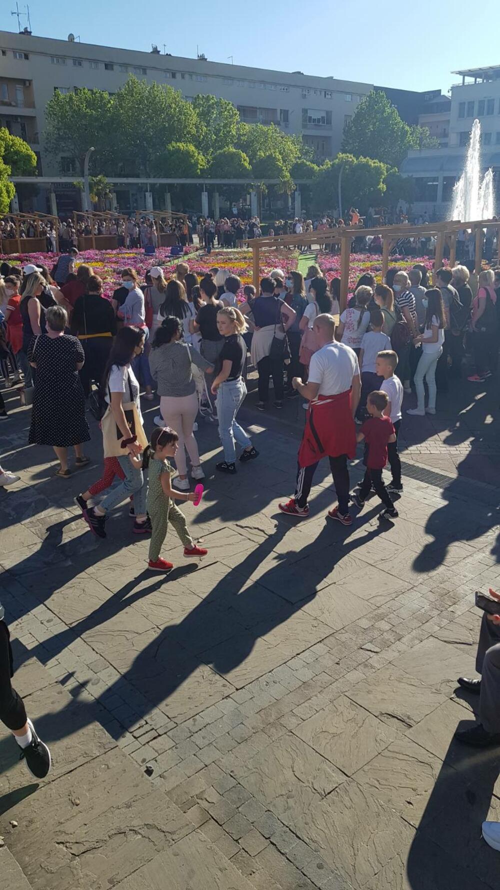 <p>Predstavnici Glavnog grada više puta su pozivali okupljene da se pridržavaju epidemioloških mjera - drže distancu i pravilno nose masku, ali su njihovi apeli ignorisani</p>