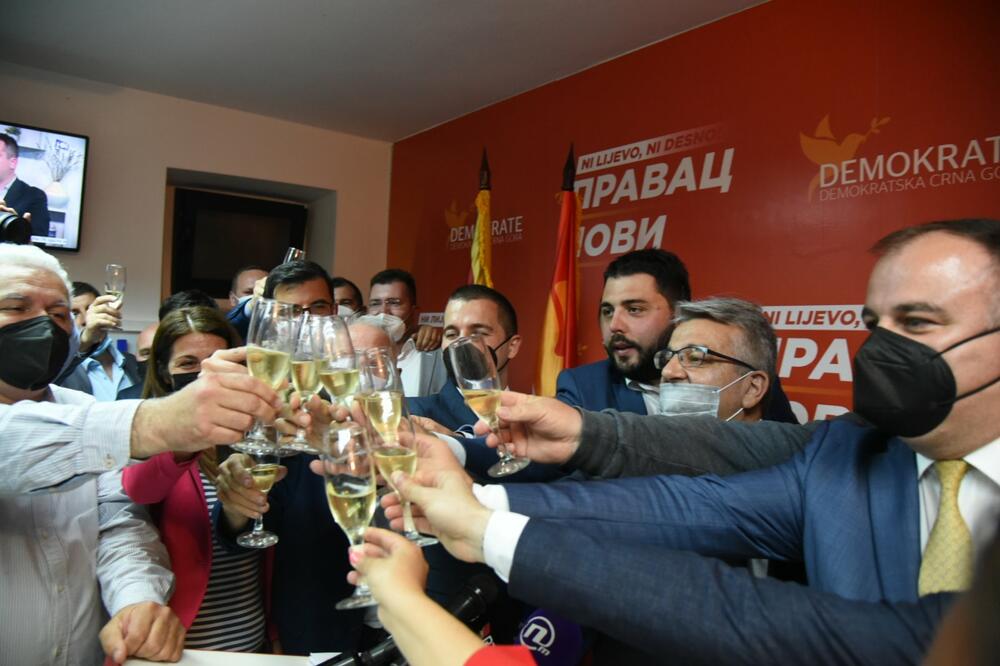Slavlje izbornih rezultata u štabu Demokrata, Foto: Luka Zeković