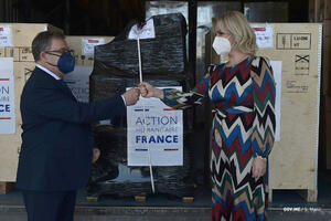 Francuska donirala Crnoj Gori maske, rukavice, generatore...