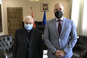 Radulović i Pecuto: Otvoriti diplomatsku kancelariju Svete Stolice...
