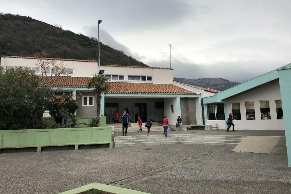 Škola "Mirko Srzentić", Foto: Vuk Lajović