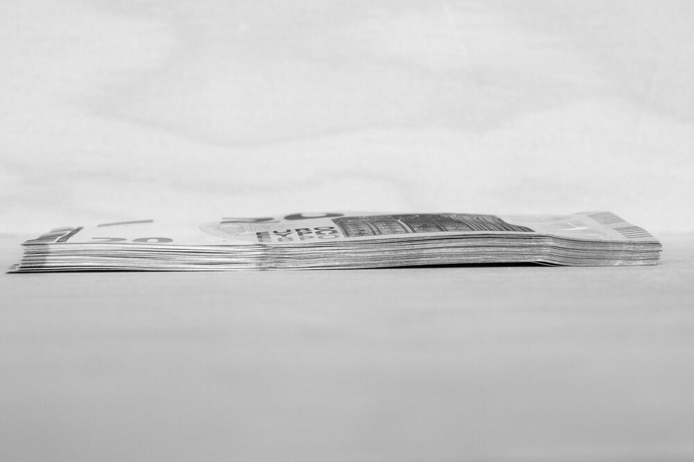 Ofarbane novčanice čistili za procenat (ilustracija), Foto: Shutterstock