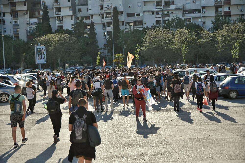Sa okupljanja ispred Hrama Hristovog Vaskrsenja u Podgorici, Foto: Facebook