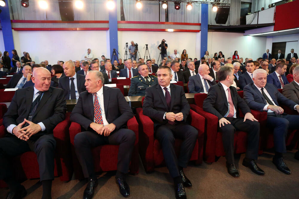 Čelnici tužilaštva sa čelnicima bivše Vlade, Foto: Filip Roganovic