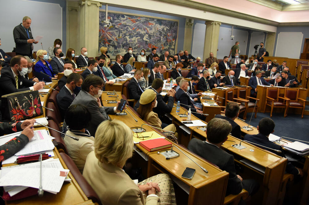 Populistički prijedlog ili želja da se pomogne građanima i privredi: Skuština, Foto: BORIS PEJOVIC