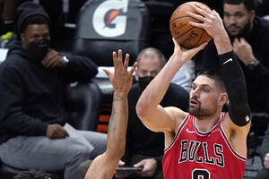 Bulsi rutinski sa Torontom i za nadu u plej-in, Vučević na nivou