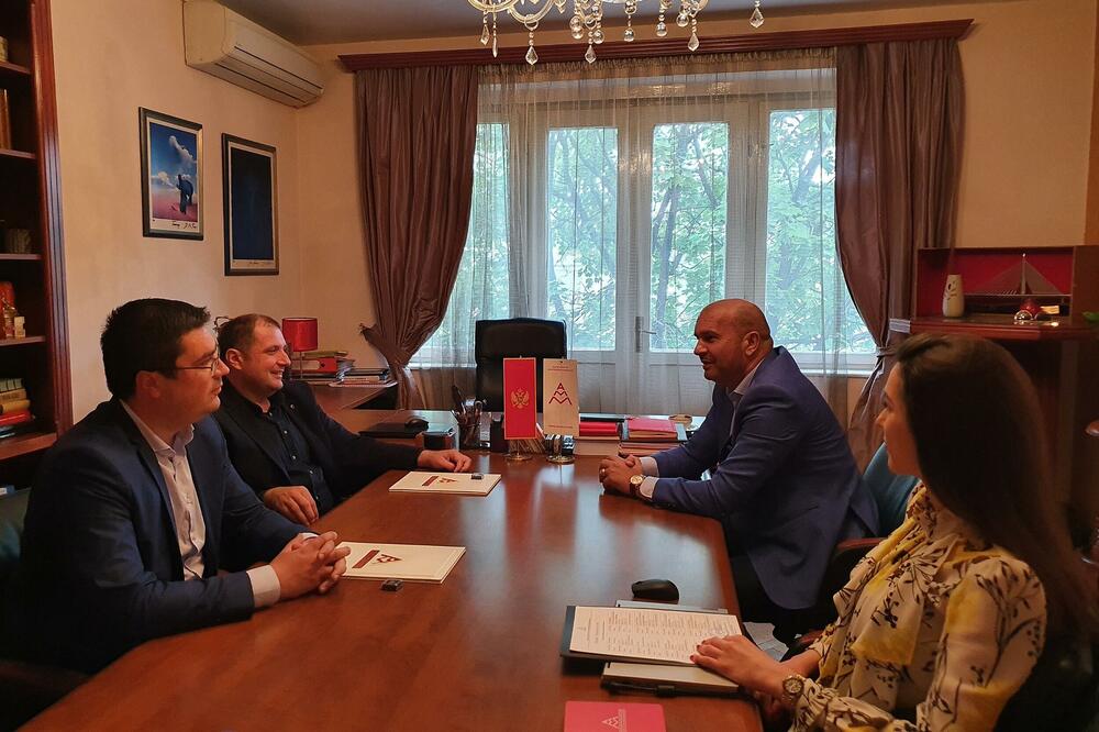 Sa sastanka, Foto: CEDIS