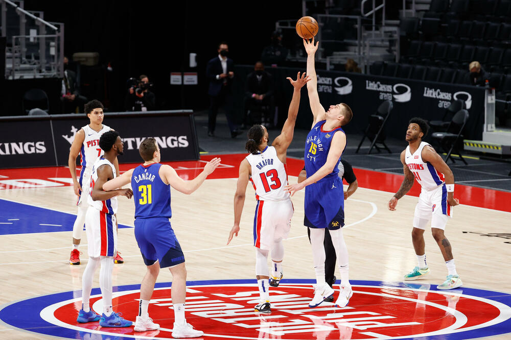 Jokić protiv Detroita, Foto: Reuters