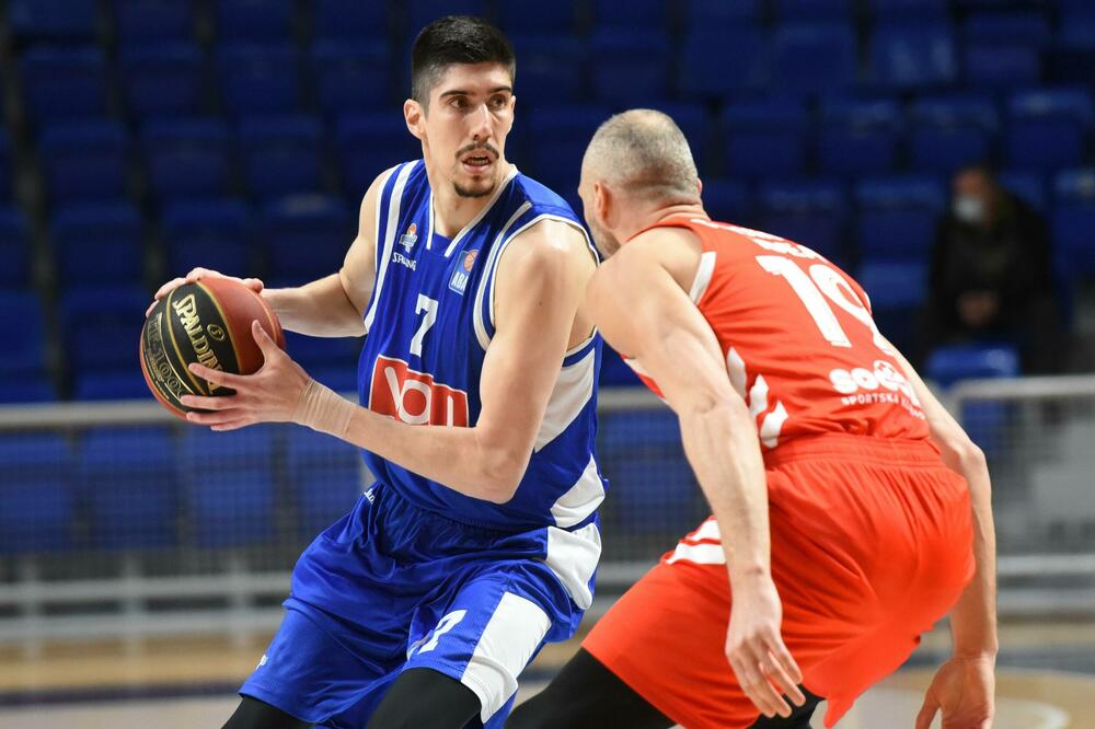 Nikolić u duelu sa Simonović, Foto: BETAPHOTO/ABA liga/Buducnost VOLI