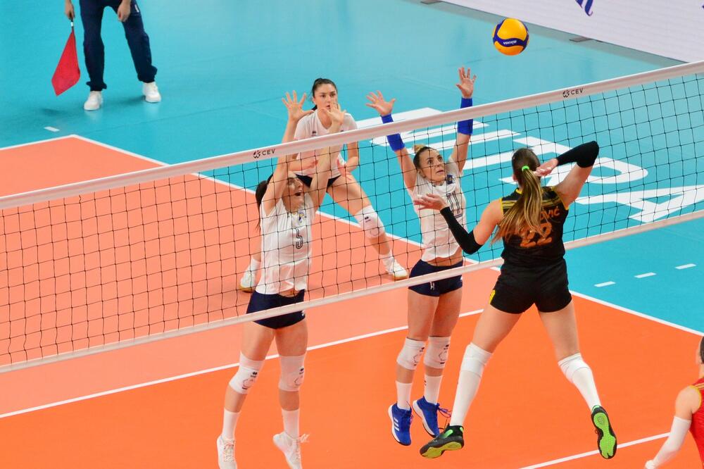Mina Dragović u napadu na današnjoj utakmici, Foto: cev.eu