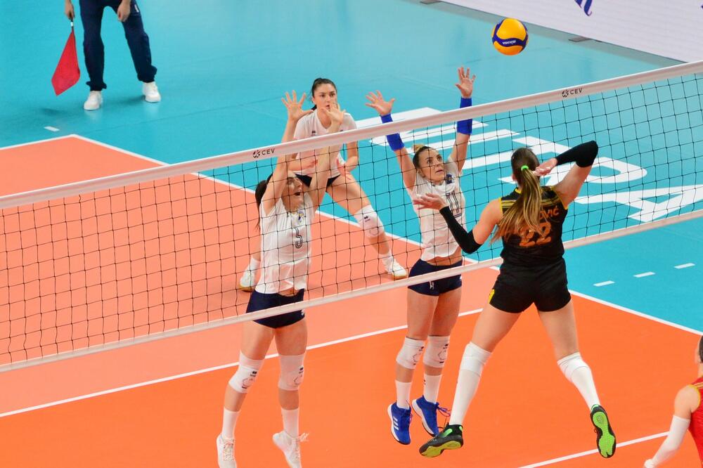 Mina Dragović u napadu na današnjoj utakmici, Foto: cev.eu