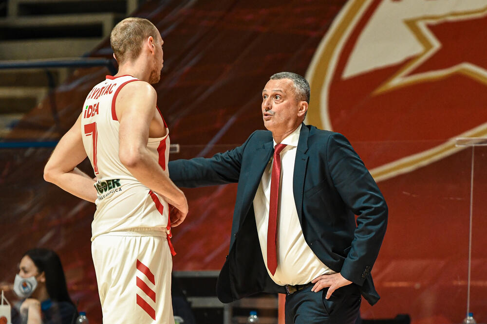 Dejan Radonjić daje savjete Dejanu Davidovcu na prvoj utakmici, Foto: ABA liga/Dragana Stjepanović