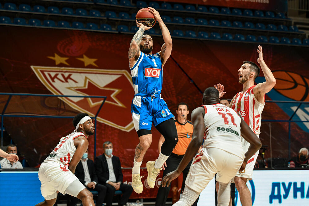 Želi da učini navijače manje glasnim: Džastin Kobs na prvoj utakmici finala, Foto: ABA liga/Dragana Stjepanović