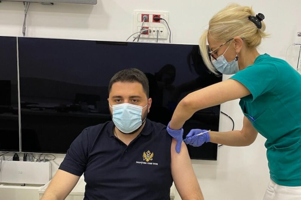 Martinović se vakciniše, Foto: Twitter