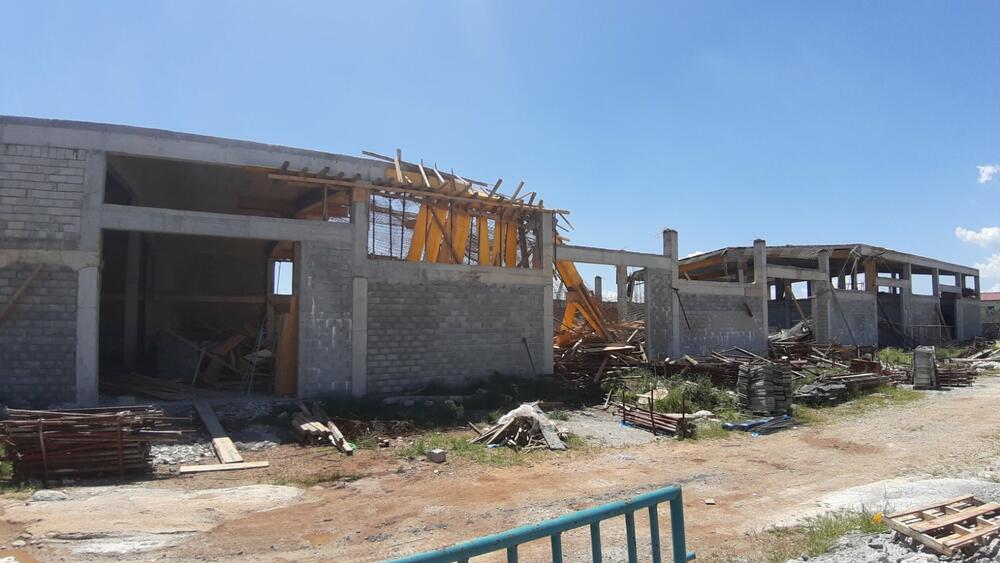 <p>"Ekipe Zavoda za hitnu medicinsku pomoć su u rekordnom roku izašle na lice mjesta i radnike sa lica mjesta zbrinuli u smislu pružanja prve pomoći i transportovali ih prema urgentnom centru“, kazao je novinarima Suad Numanović, direktor Zavoda</p>