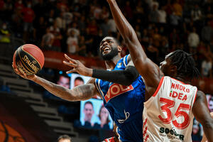 Zvezda ponovo kažnjena zbog prisustva publike