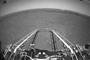 Kineski rover poslao prve fotografije sa Marsa