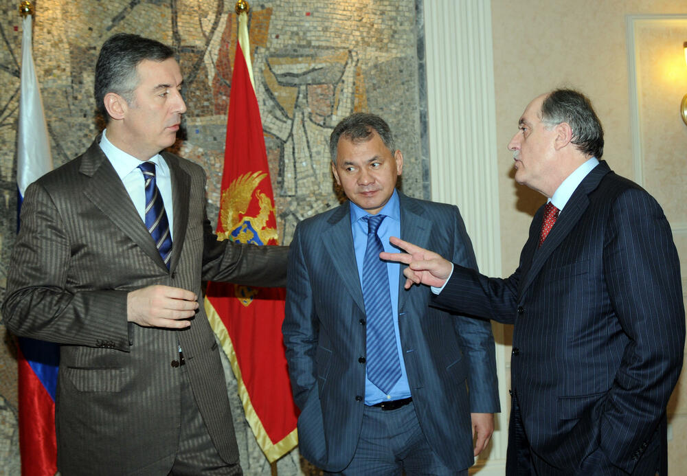 Đukanović i Šojgu i bivši ministar spoljnih poslova Milan Roćen u Podgorici 2009. 