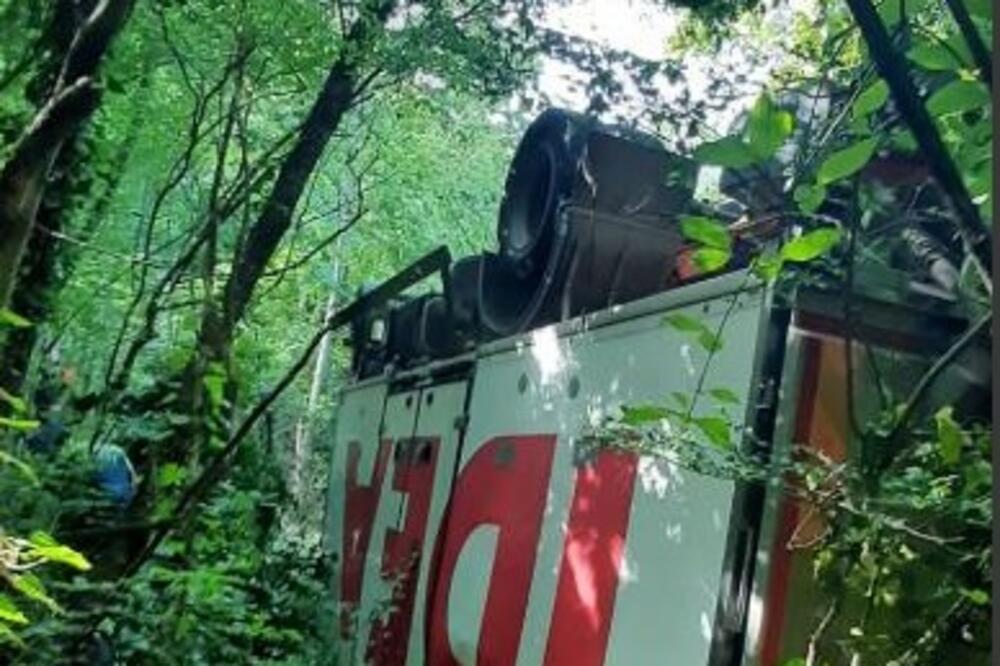 Prevrnuta hladnjača, Foto: Služba zaštite i spasavanja Kolašin