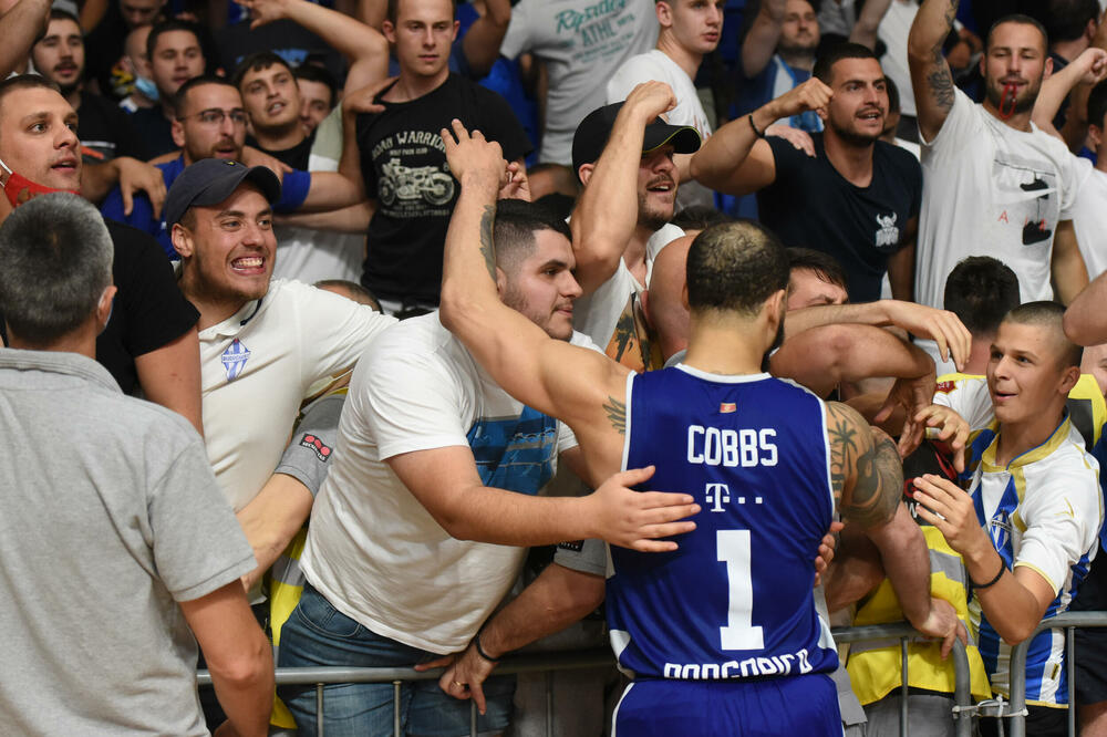 Kobs i navijači nakon 4. meča finala prošle sezone, Foto: Savo Prelević