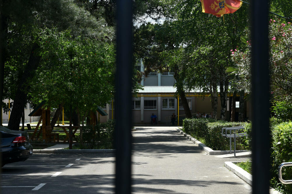 Već ima 38 dozvoljenih kamera u "Komanskom mostu", Foto: BORIS PEJOVIC