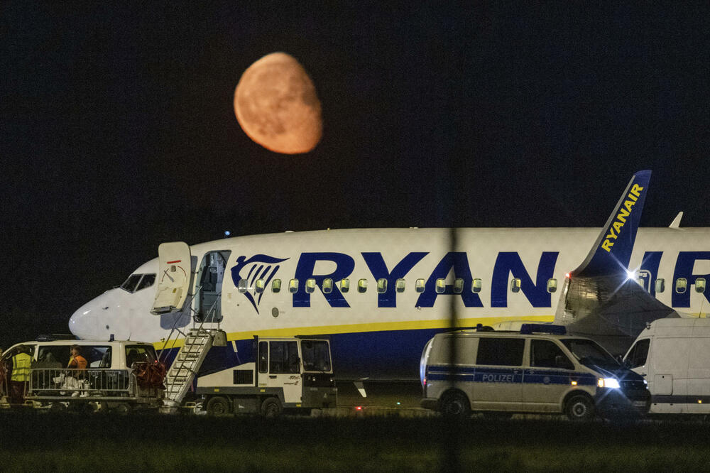 Rajanerov avion prinudno sletio u Berlin, Foto: Beta/AP