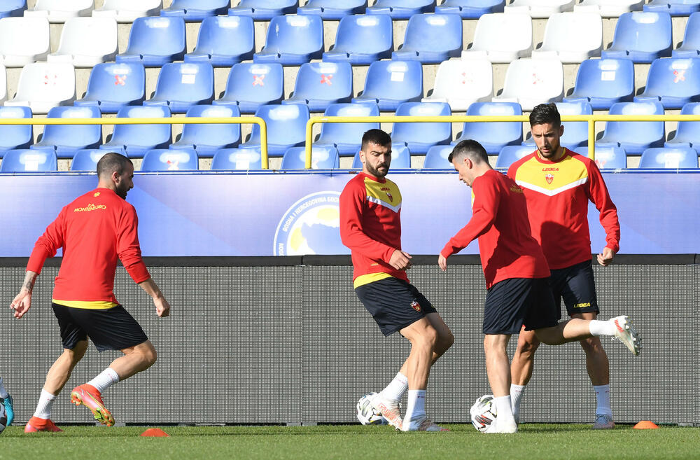 Trening reprezentacije Crne Gore, Fudbaleri Crne Gore