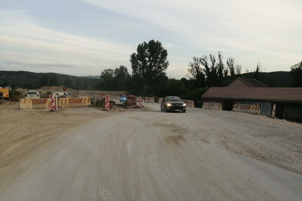 Opština će pomoći kad se građani pomuče oko potpisa: Izgradnja puta u Tomaševićima, Foto: Jelena Jovanović