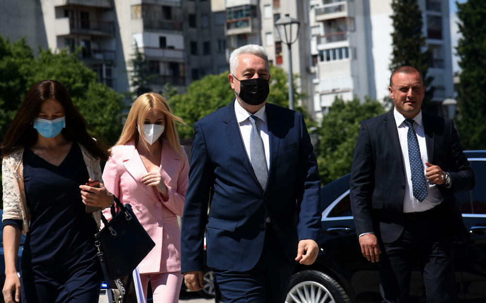 <p>"Vaša misija ostaje temelj i sjećanje na onu tačku otkuda smo kao narod krenuli i odgovor kamo nam valja stići“, kazao je premijer</p>