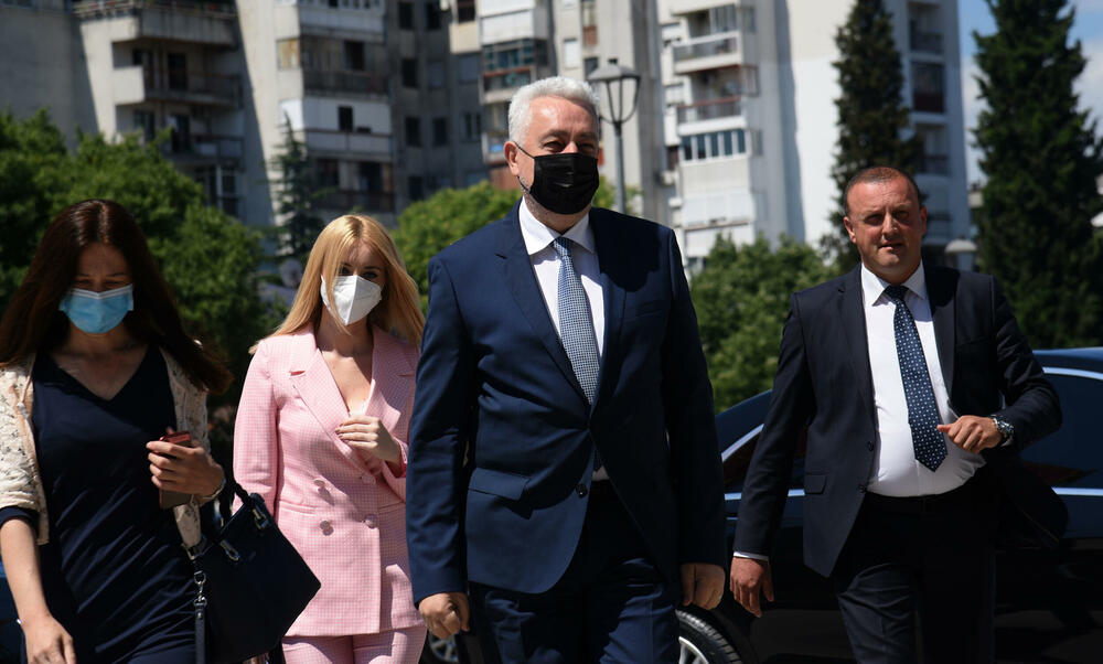 <p>"Vaša misija ostaje temelj i sjećanje na onu tačku otkuda smo kao narod krenuli i odgovor kamo nam valja stići“, kazao je premijer</p>