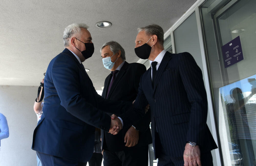 <p>"Vaša misija ostaje temelj i sjećanje na onu tačku otkuda smo kao narod krenuli i odgovor kamo nam valja stići“, kazao je premijer</p>