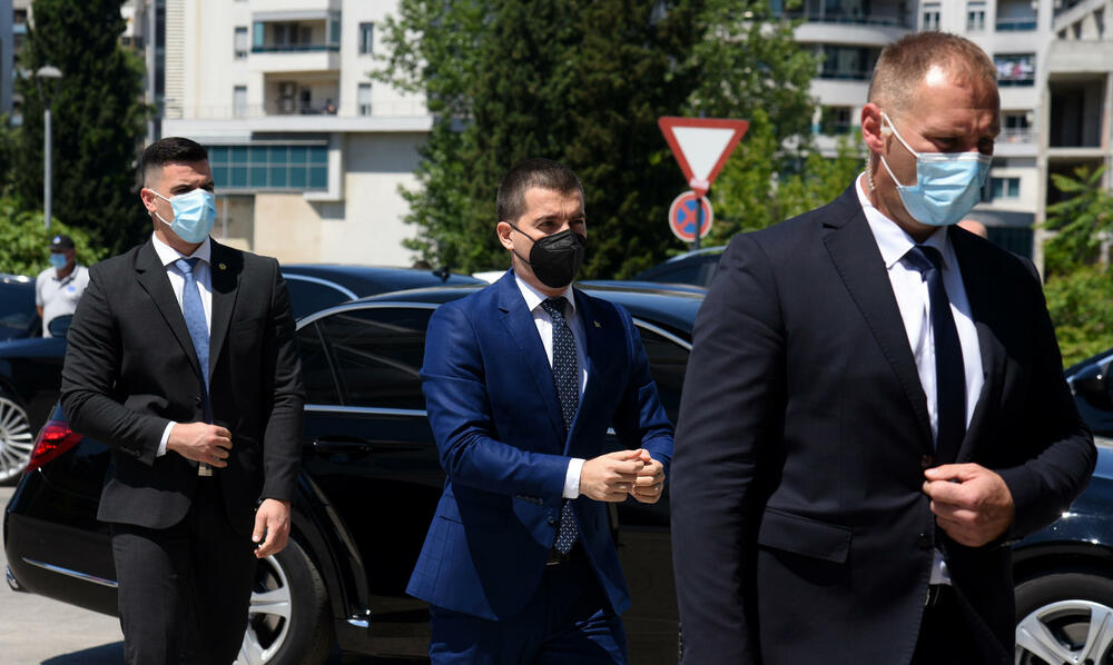 <p>"Vaša misija ostaje temelj i sjećanje na onu tačku otkuda smo kao narod krenuli i odgovor kamo nam valja stići“, kazao je premijer</p>