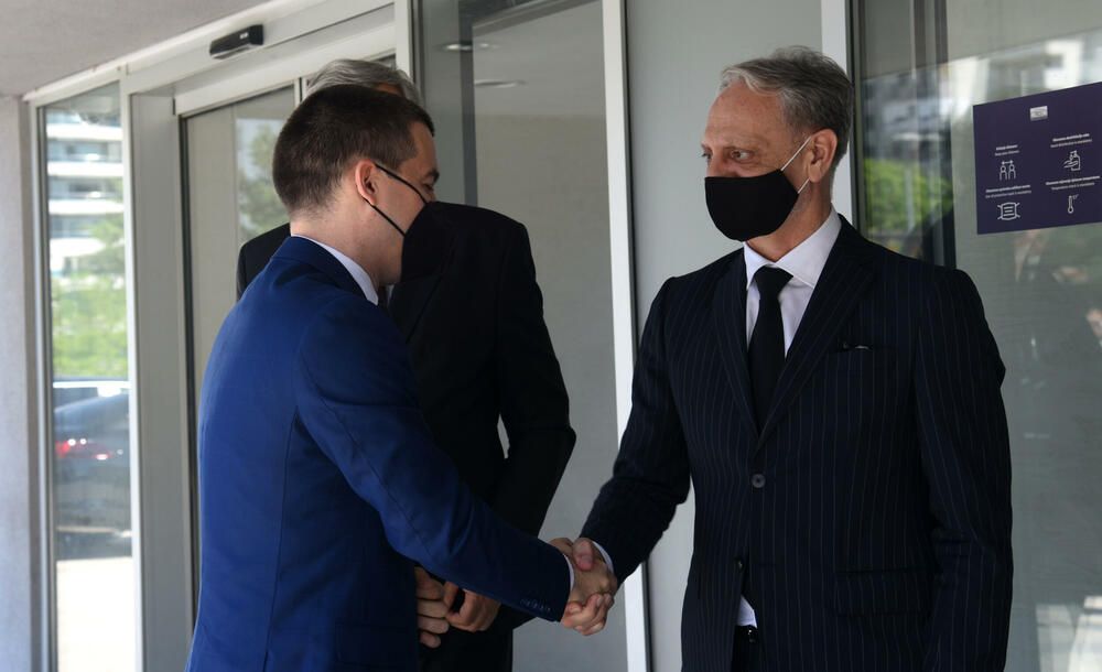 <p>"Vaša misija ostaje temelj i sjećanje na onu tačku otkuda smo kao narod krenuli i odgovor kamo nam valja stići“, kazao je premijer</p>