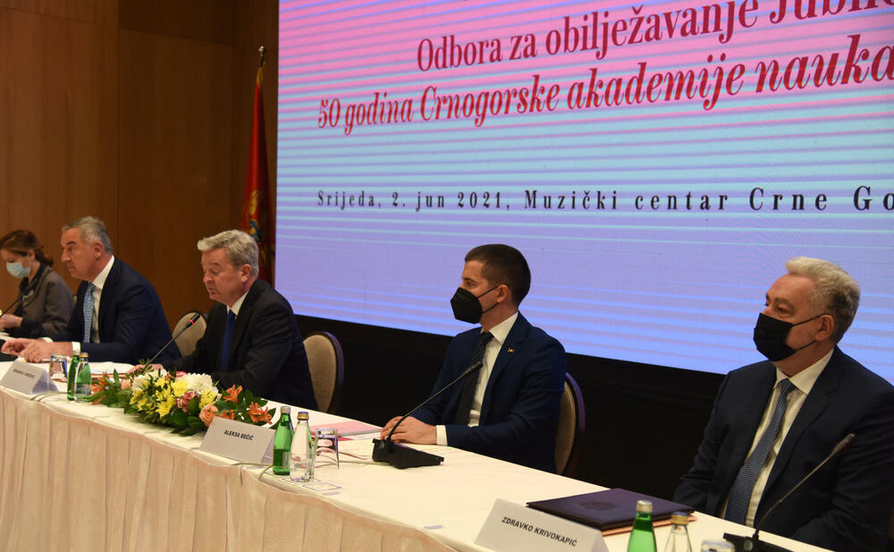 <p>"Vaša misija ostaje temelj i sjećanje na onu tačku otkuda smo kao narod krenuli i odgovor kamo nam valja stići“, kazao je premijer</p>