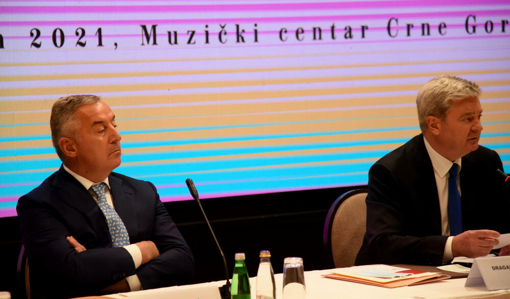 <p>"Vaša misija ostaje temelj i sjećanje na onu tačku otkuda smo kao narod krenuli i odgovor kamo nam valja stići“, kazao je premijer</p>