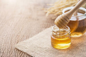 Kako zaliječiti prehladu: Zlatni med, sok sa propolisom...