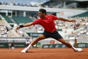 Federer prkosi prognozama: Švajcarac bolji od Čilića na "Šatrijeu"