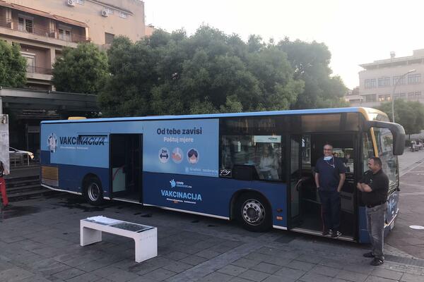 VIDEO Vakcinacija u autobusu u Podgorici