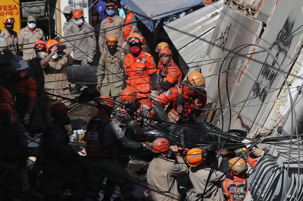Spasioci na licu mjesta, Foto: Reuters