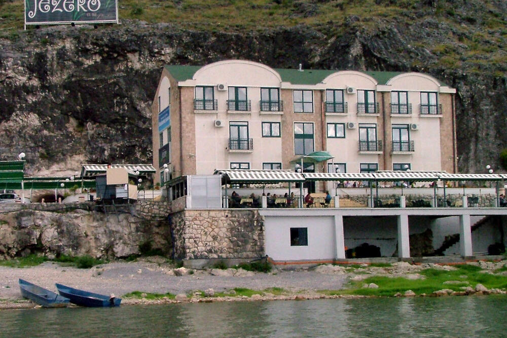 Restoran "Plantaže"