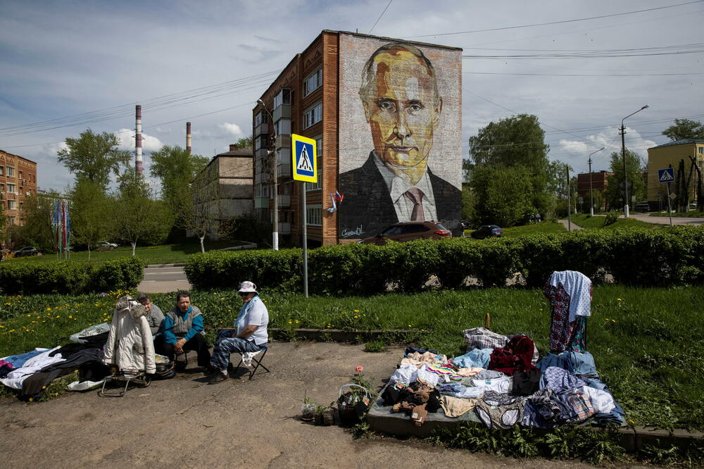 Mural sa Putinovim likom u gradu Kašira u Moskovskoj oblasti, Foto: MAXIM SHEMETOV