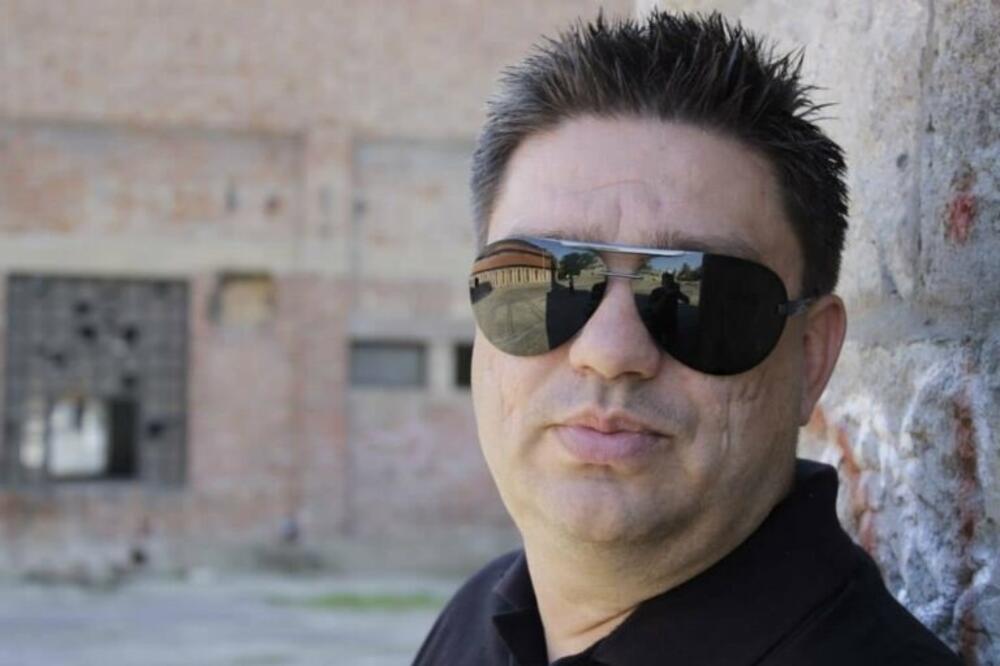 Mikica Zdravković, Foto: Zoran Lazarević (promo, Long Play)