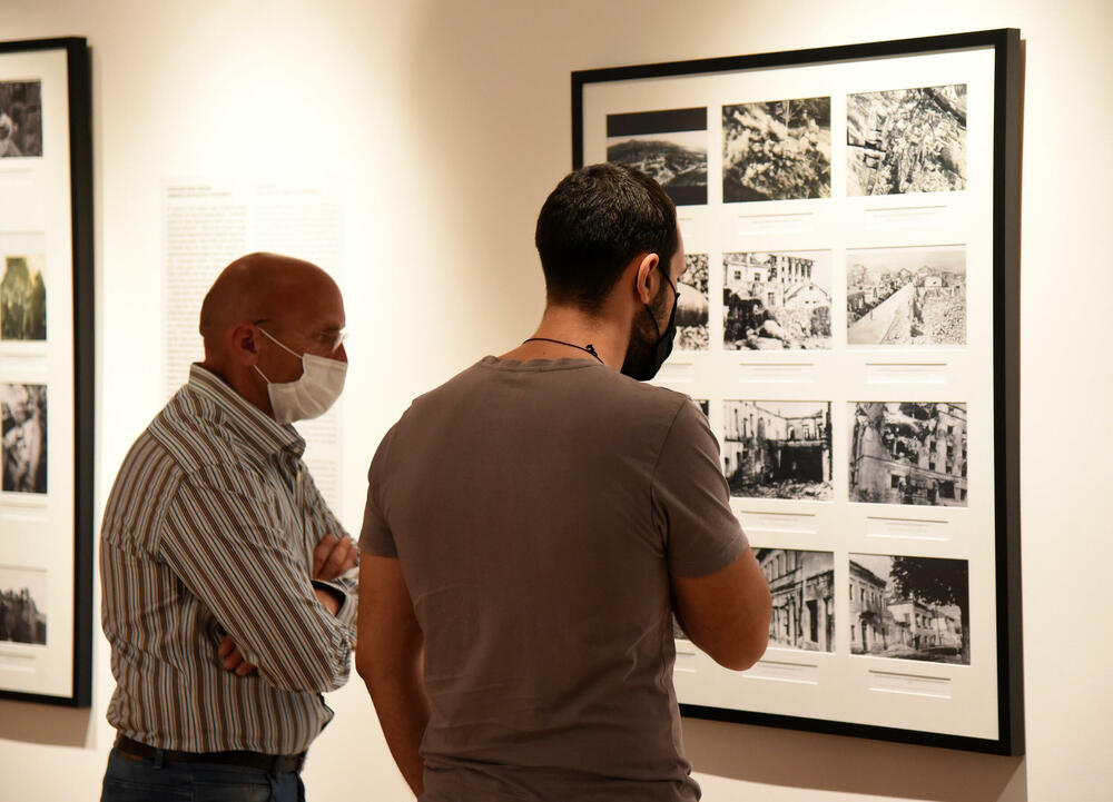 <p>"I možda je nauci čovjek dio svijeta, a stvaraocu je uvjek svijet dio čovjeka, jer se jedino stvaralaštvom može "oživjeti" trenutak iz prošlosti i ukazati na njegovu neprocjenjivu vrijednost za budućnost", kazala je autorka izložbe</p>