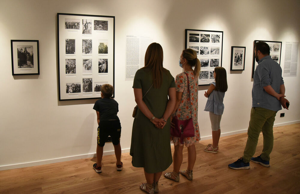 <p>"I možda je nauci čovjek dio svijeta, a stvaraocu je uvjek svijet dio čovjeka, jer se jedino stvaralaštvom može "oživjeti" trenutak iz prošlosti i ukazati na njegovu neprocjenjivu vrijednost za budućnost", kazala je autorka izložbe</p>